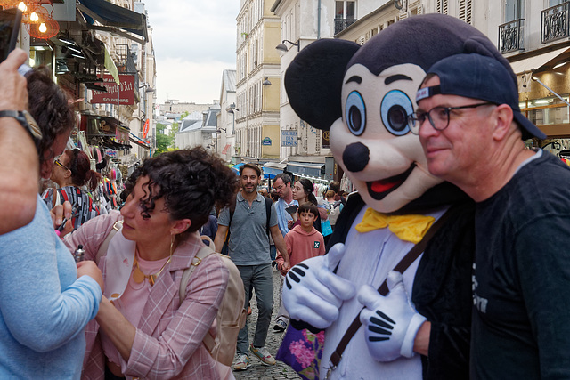 Se faire photographier avec Mickey, le rêve d'une vie se réalise enfin !