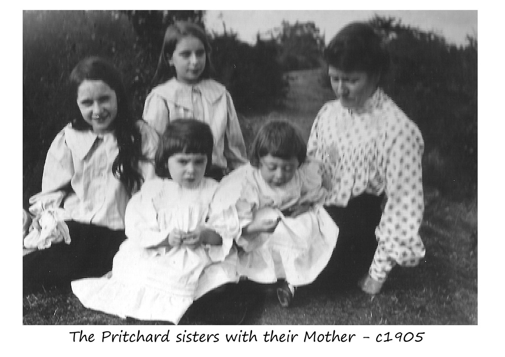 Lizzie Pritchard with her daughters - c1905