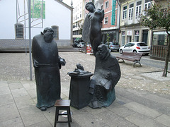 Statues of Gil Vicente, Camões and angel.