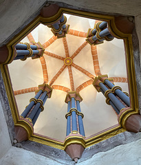 LU - Vianden - Durchblick zur Kapelle der Burg