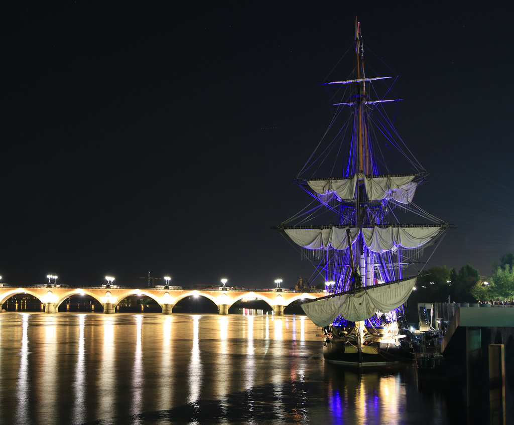 Dernière nuit sur Bx city pour L'Hermione