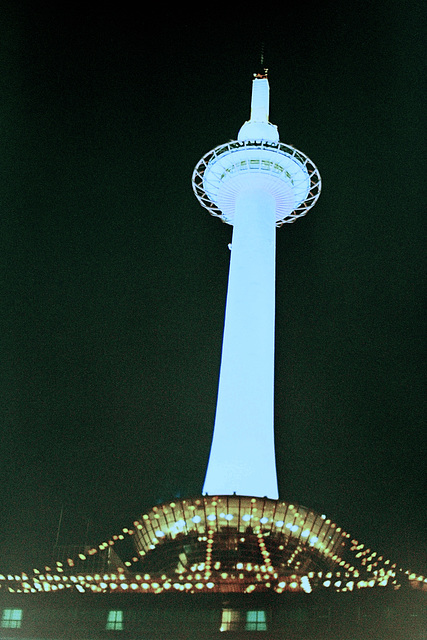 Kyoto Tower (50 11)