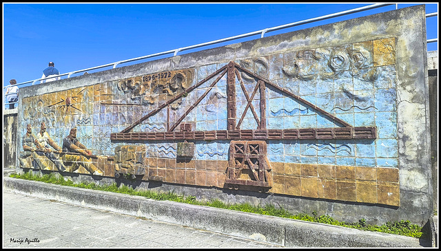 El mural a la Grúa Titán en el contramuelle de Arriluze