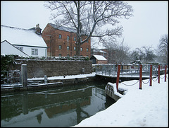 snow at Osney Lock