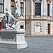 Schloss Belvedere - Prächtige Skulpturen am Oberen Belvedere