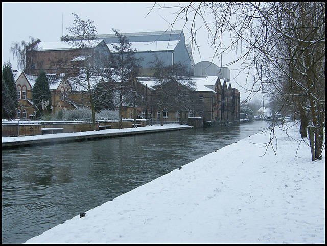 dismal snowy day by the Thames