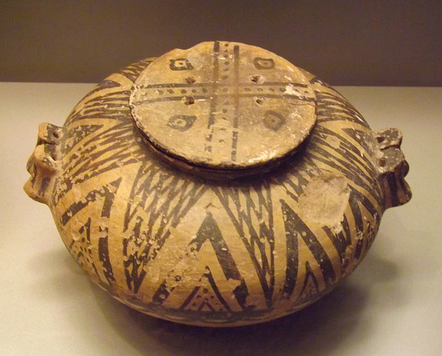 Ceramic Biconical Pyxis with Triangular Motifs in the National Archaeological Museum of Athens, June 2014
