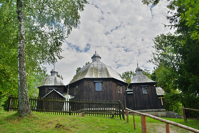 Kirche von Johannes dem Täufer in Michniowiec (ab 1971 ), ehemals Kirche der Geburt der seligen Jungfrau Maria - der ehemaligen orthodoxen griechisch - katholischen. Karpaten,Polen