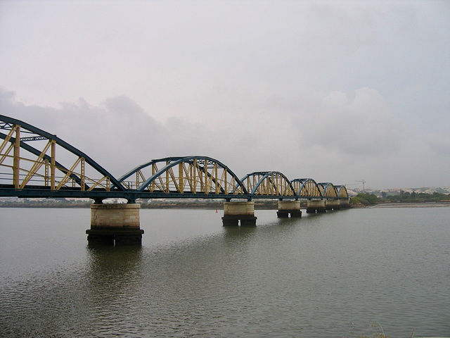 Ponte de caminho across the Rio Arade