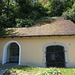 Reichenbach, Kapelle links, Lagerkeller rechts (PiP)