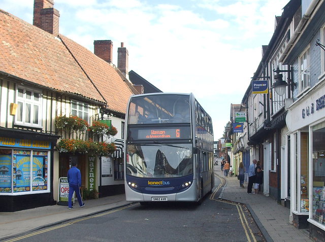 DSCF5142 Konectbus 612 (SN62 AVR) in Wymondham - 13 Oct 2018