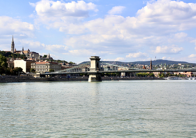 Die Kettenbrücke über die Donau in Budapest