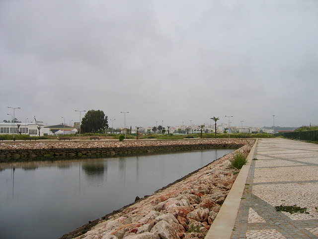 End of the promenade near railway bridge