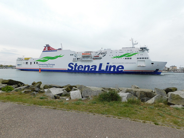 Fährschiff "Mecklenburg auf dem Weg nach Trelleborg