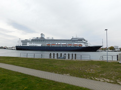 Kreuzfahrtschiff "Rotterdam" in Warnemünde