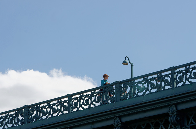 Sur un pont et sur papa