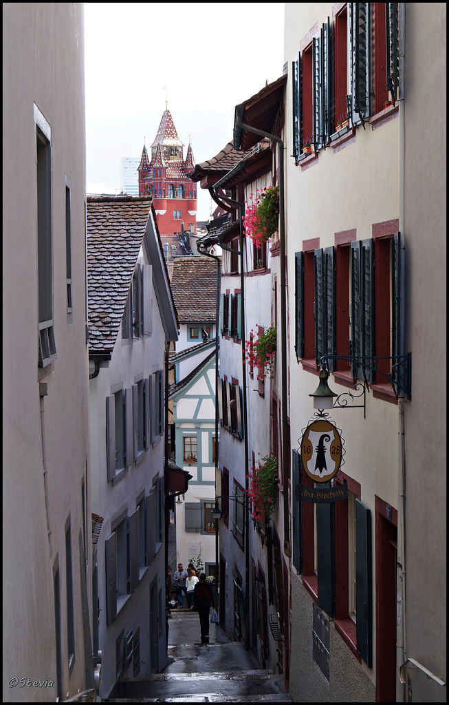 Altstadtflair - Rathausturm vor Messeturm