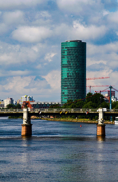 Frankfurt - West Port Tower