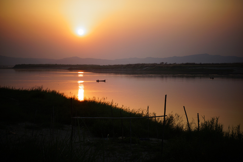 Sunset ar Irrawaddy River/ Bagan