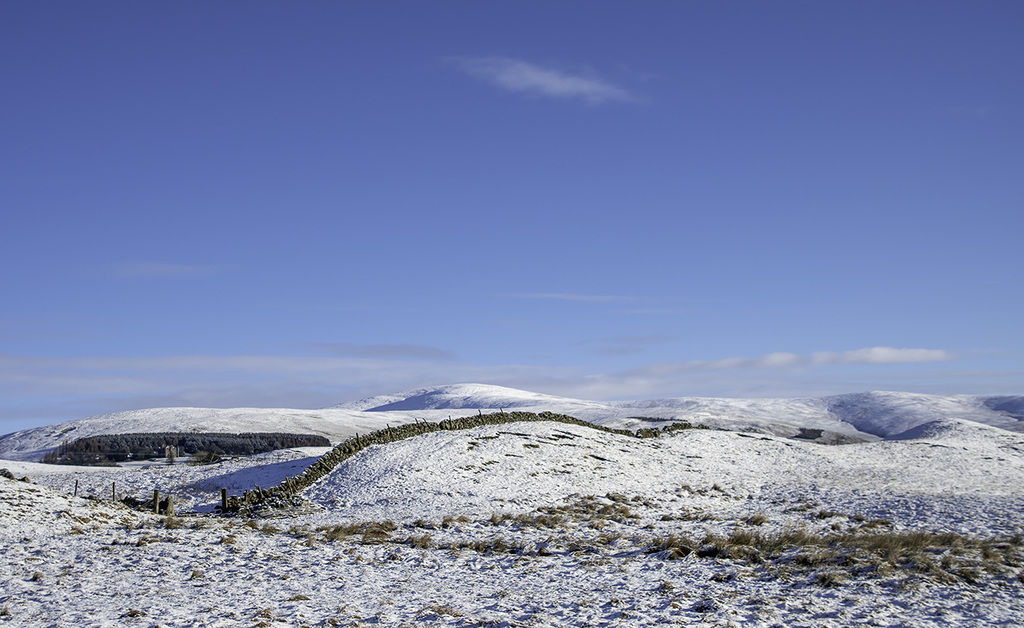 Balintore castle and Cat Law in snow small