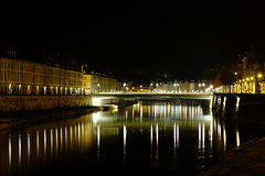 BESANCON: Le quai Vauban, le pont Battant de nuit.