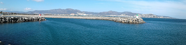 PANO - Die Bucht von Roses  / Mittelmeer