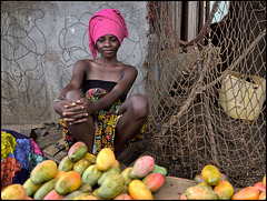 Née face à la décharge