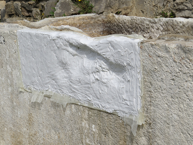 Manastirine : rénovation de sarcophage.