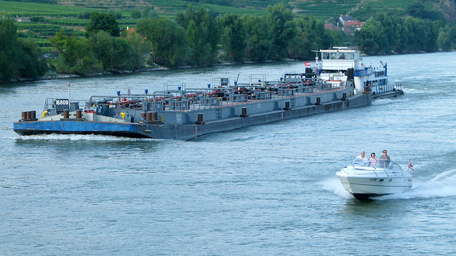 Verkehr auf der Donau