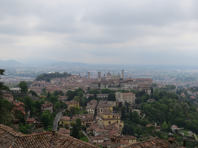 Vue sur la ville haute de Bergame depuis San Vigilio.