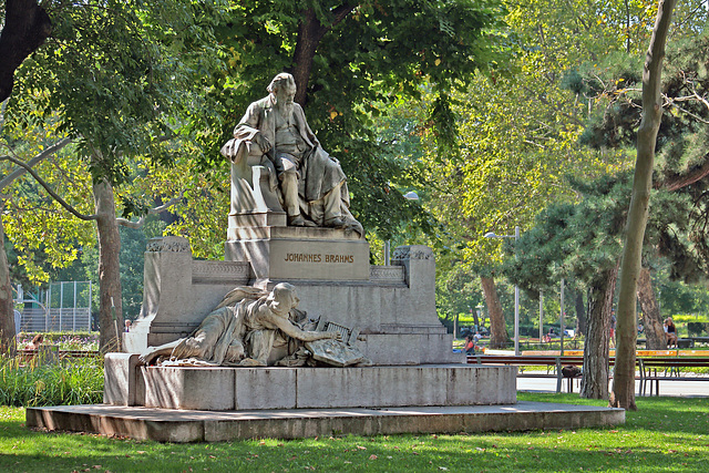 Wien - Das Johannes-Brahms-Denkmal am Karlsplatz
