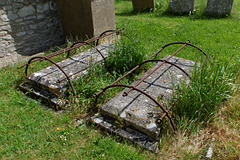 Eastwood - St Laurence : Graves