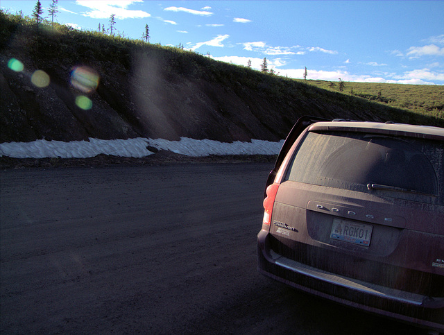 Sommerschnee auf dem Top of the World Highway