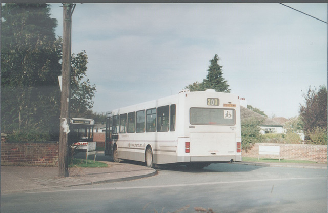 Burtons Coaches (in Universitybus livery) P907 PWW) at Red Lodge - 26 Oct 2005 (550-21)