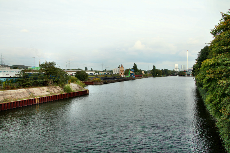 Rhein-Herne-Kanal mit dem Hafen Wanne-West (Wanne-Eickel) / 5.10.2019
