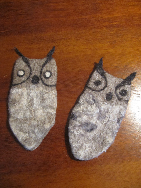 felted mobile phone case owls