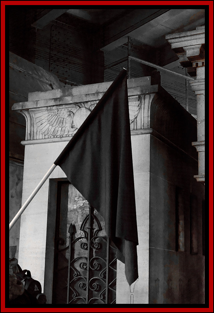 2 - Le drapeau noir est doublement de circonstance