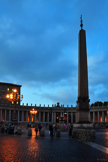 Vatikan zur Blauen Stunde (© Buelipix)