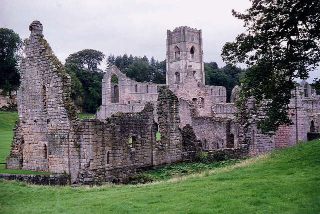 Yorkshire, Fountains Abbey (Scan from Oct 1989)