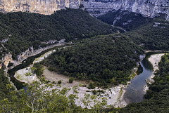 Méandre dans les gorges de l'Ardèche.