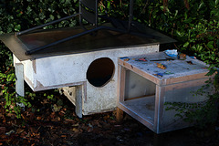 Association " Droit à la Niche " , dont le but est de permettre aux sans-abris un logis douillet dans le parc des Buttes-Chaumont .