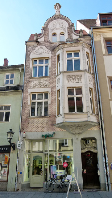 Schmales Jugendstil-Haus