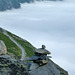 Trollstigvegen mit Steinmännchen über den Wolken