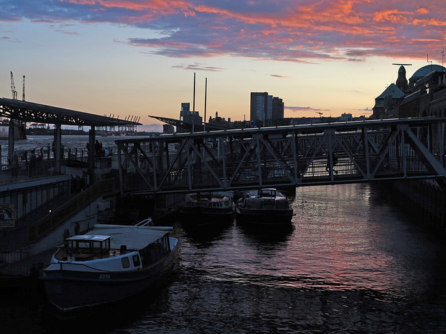 Landungsbrücken, abends