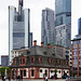 Eine Stadt, zwei Welten - One city, two worlds