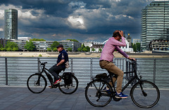 Eine gute Fahrt in die neue Woche, liebe Ipernityfreunde. Bleibt gesund. - Köln