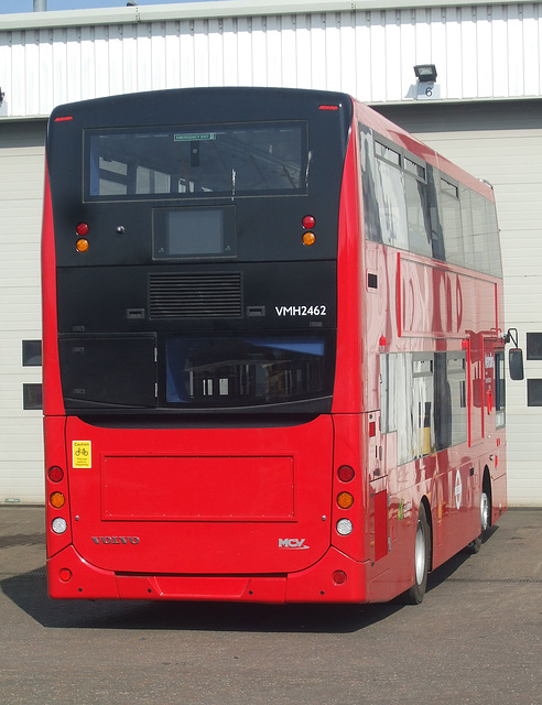 DSCF1816 Metroline London VMH2462 (LK18 AKZ) at Volvo, Ely - 20 May 2018