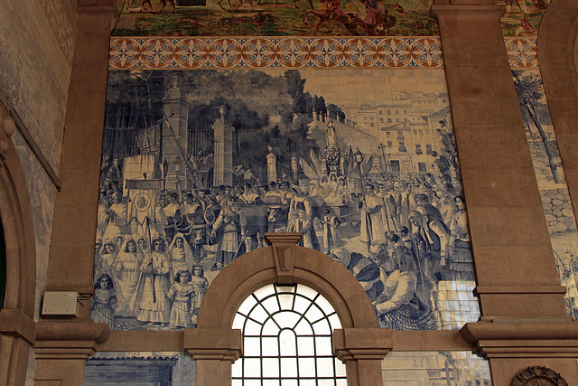 Azulejo's in the train station Sao Bento