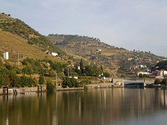 The 1906 bridge over Pinhão River.