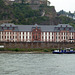 Rheinkilometer 592 ist genau vor dem Kastorialgebäude in Koblenz